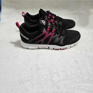 Women's Reebok Yourflex Trainette Running Shoes Sz 9 Black, pink